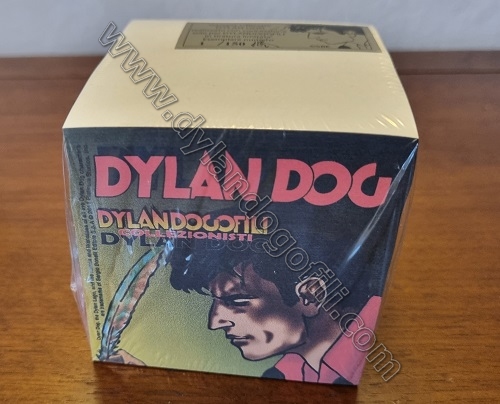 CUBO DI FOGLI ASSOCIAZIONE DYLANDOGOFILI                                                                                                                                                                                                                  
